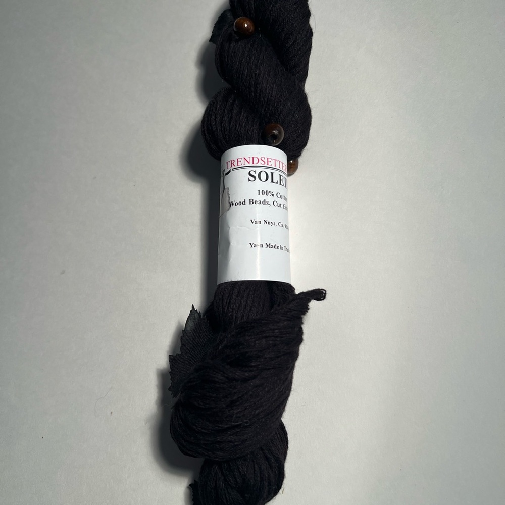 Yarn Trendsetter Soleil boutique Black Yarn